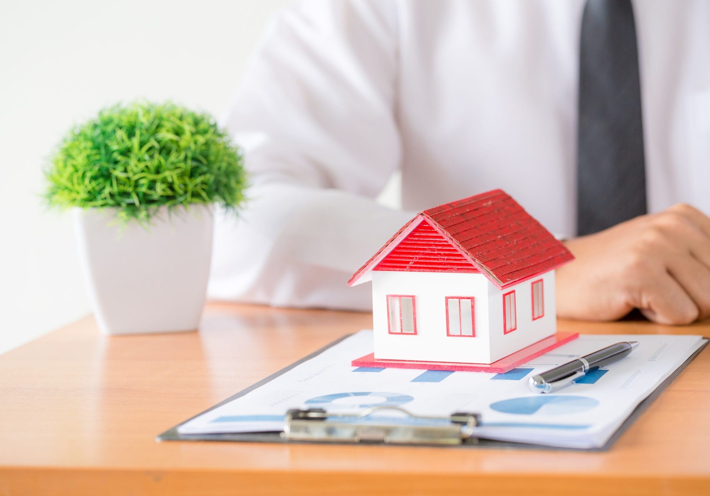 Ideas for real estate, moving houses or renting real estate. For home trading.There is space for entering text.